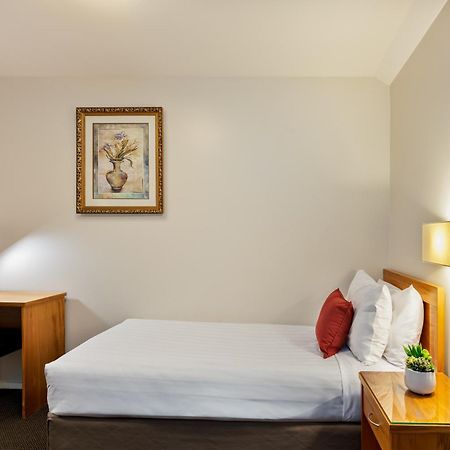 Best Western Newmarket Inn & Suites Окленд Экстерьер фото